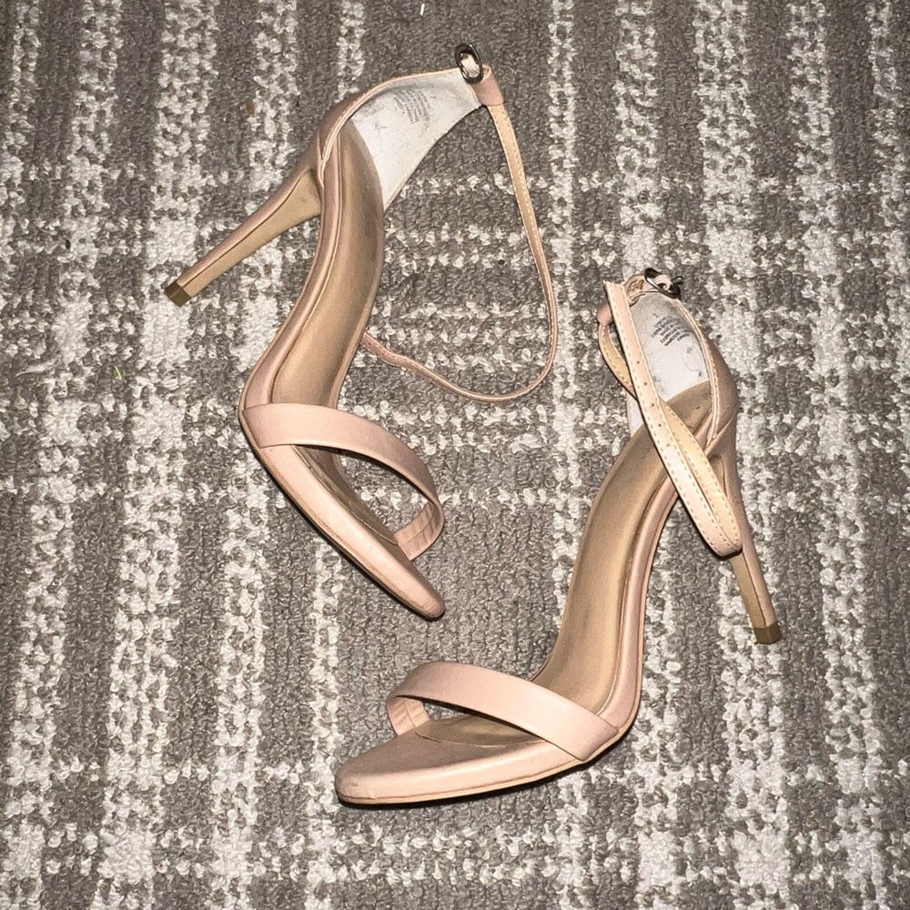 Express Heels - Picture 2 of 3